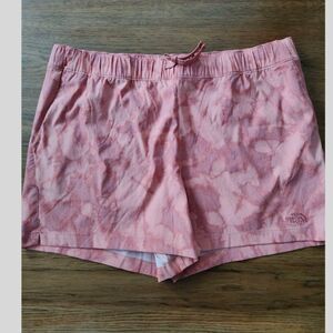 The North Face Women’s Standard Fit Printed Shorts | Size 2X